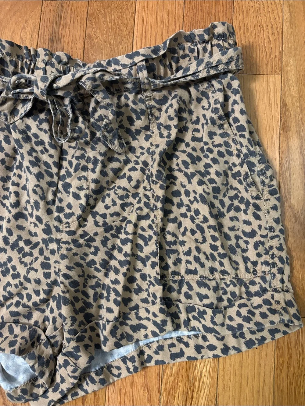 Aerie Leopard Print Paperbag Shorts Size Large High Rise Tie Waist Lyocell